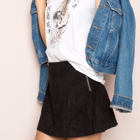 NWOT Brandy Melville Cara Black Suede Zipper Mini Skirt OS/Small - Picture 2 of 4